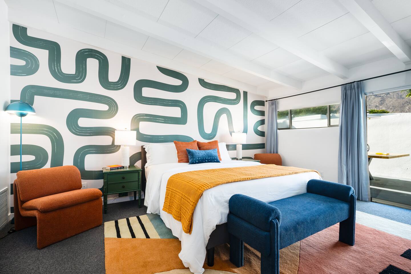Ms Parker, 5br 4ba Spacious Midcentury Retreat