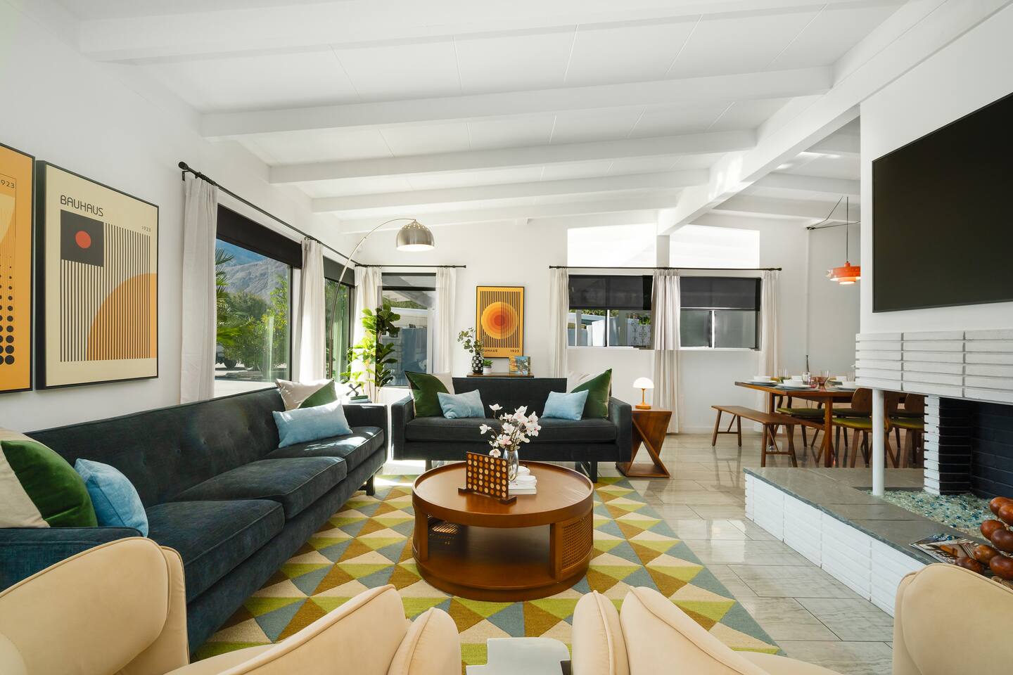 Ms Parker, 5br 4ba Spacious Midcentury Retreat