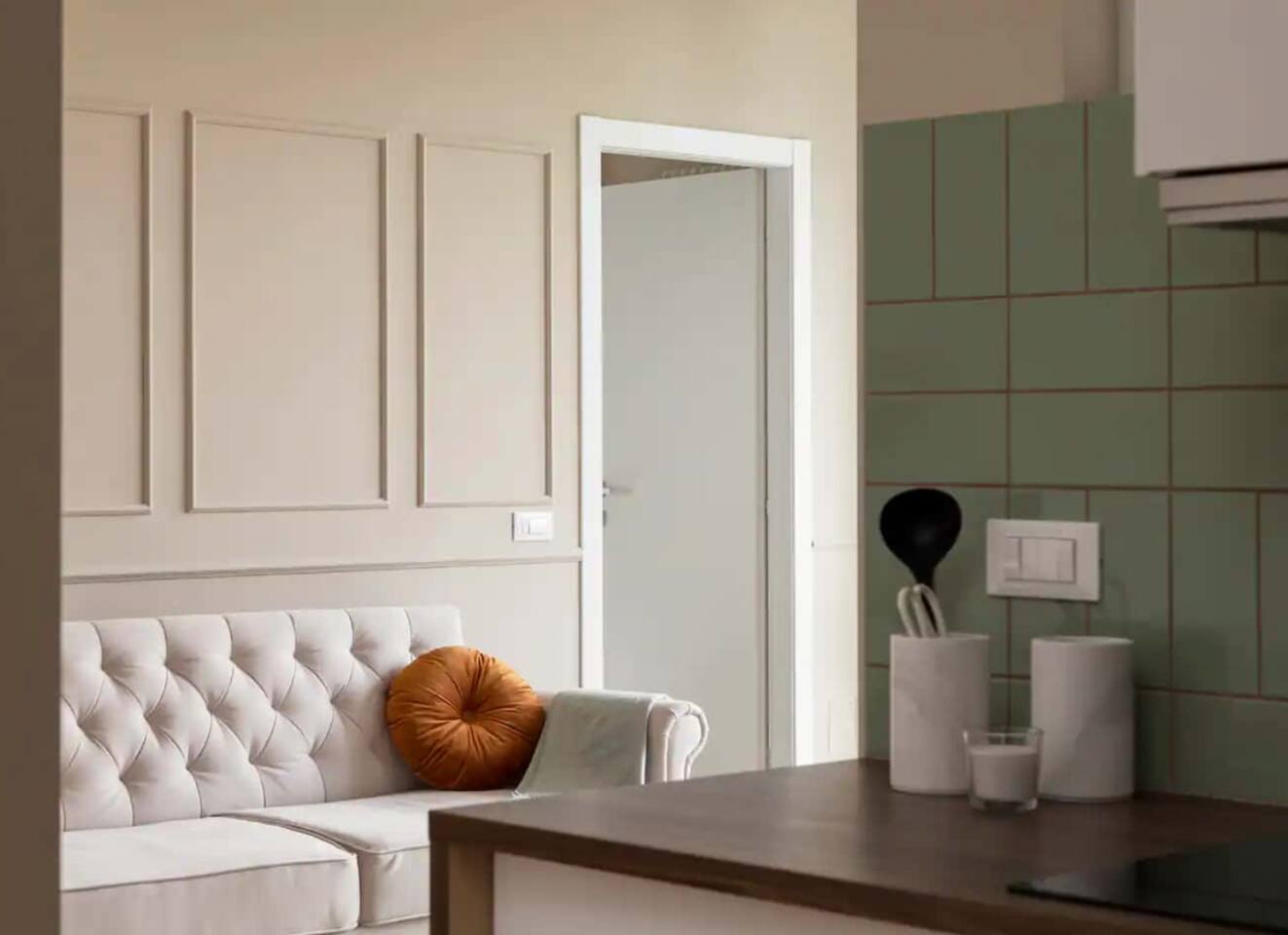 Modern 2BD Near Isola by Sonno Homes
