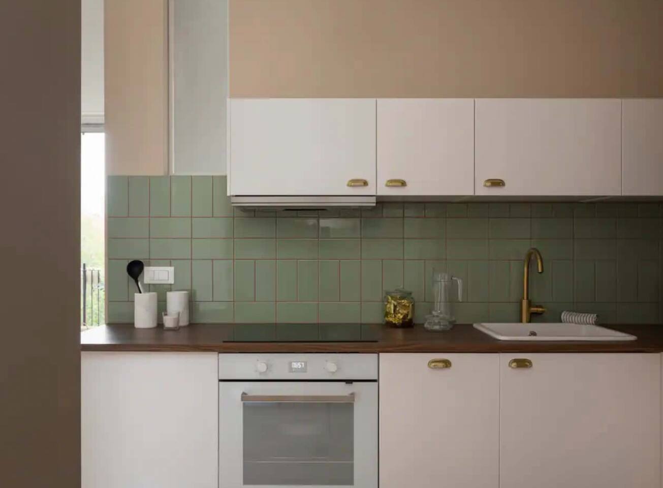 Modern 2BD Near Isola by Sonno Homes