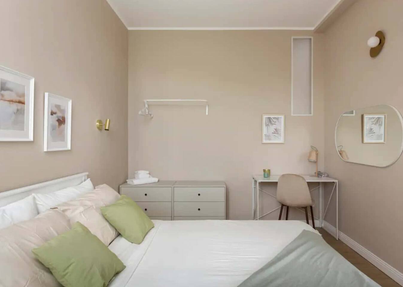 Modern 2BD Near Isola by Sonno Homes
