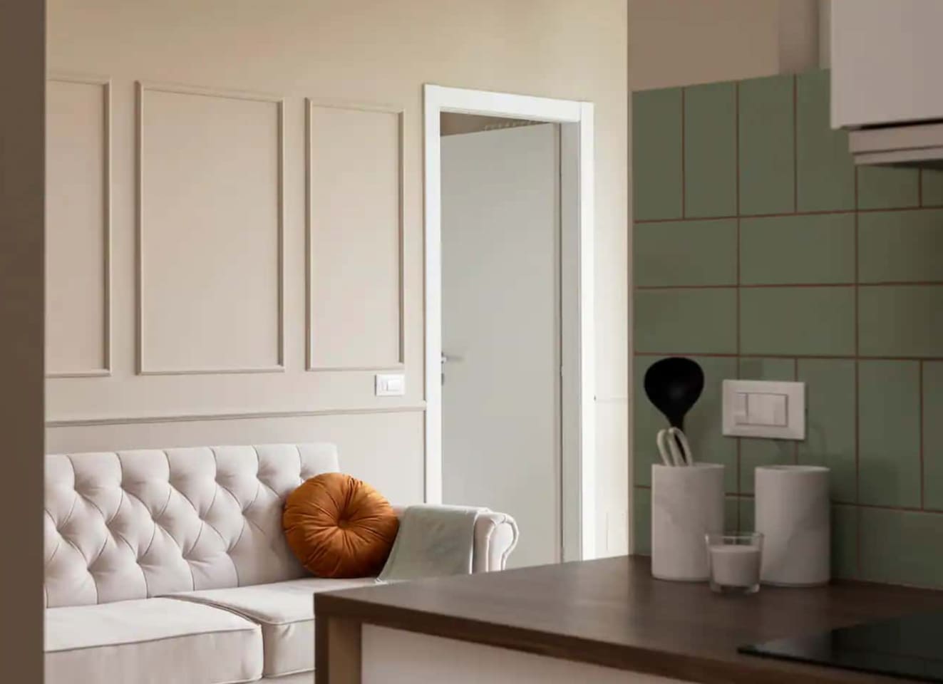 Modern 2BD Near Isola by Sonno Homes
