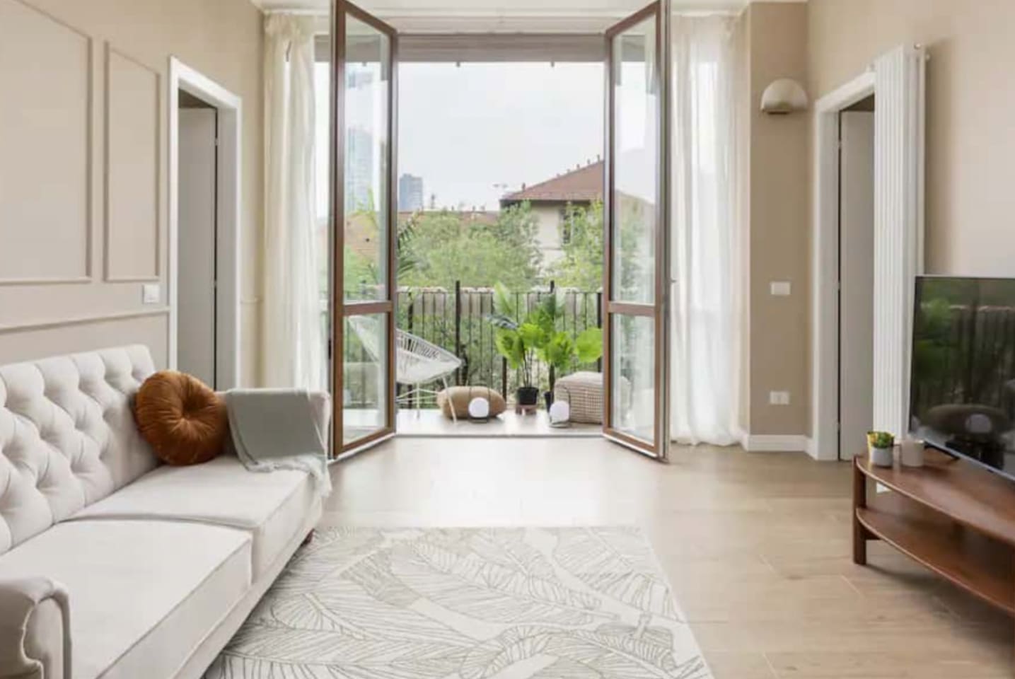 Modern 2BD Near Isola by Sonno Homes