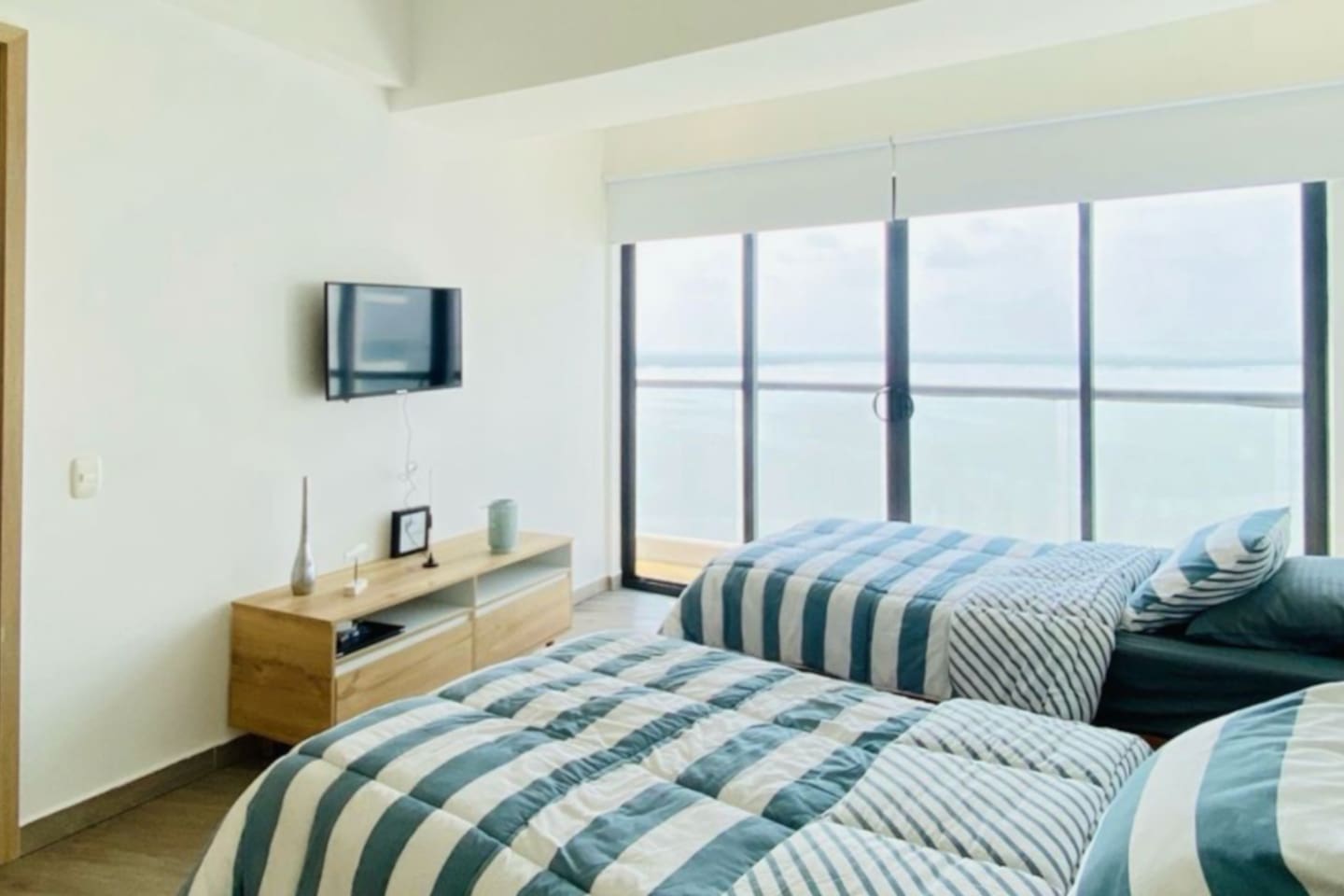 2 BD Penthouse w/ Stunning Views by Sonno Homes
