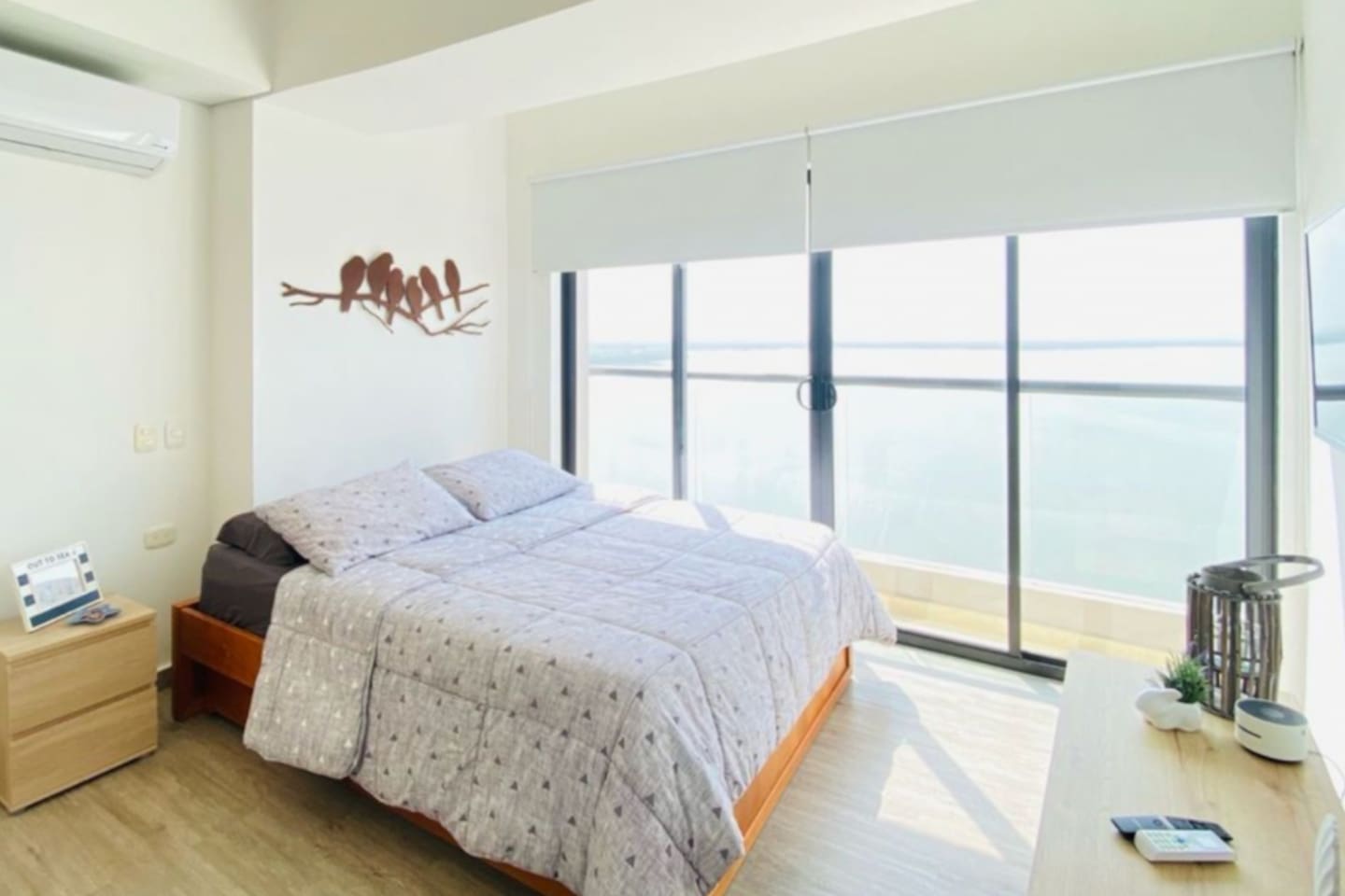 2 BD Penthouse w/ Stunning Views by Sonno Homes