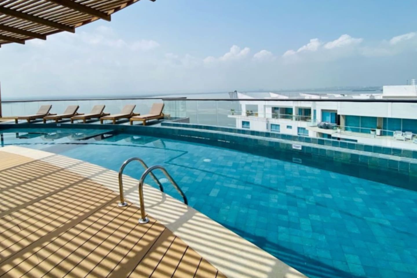 2 BD Penthouse w/ Stunning Views by Sonno Homes