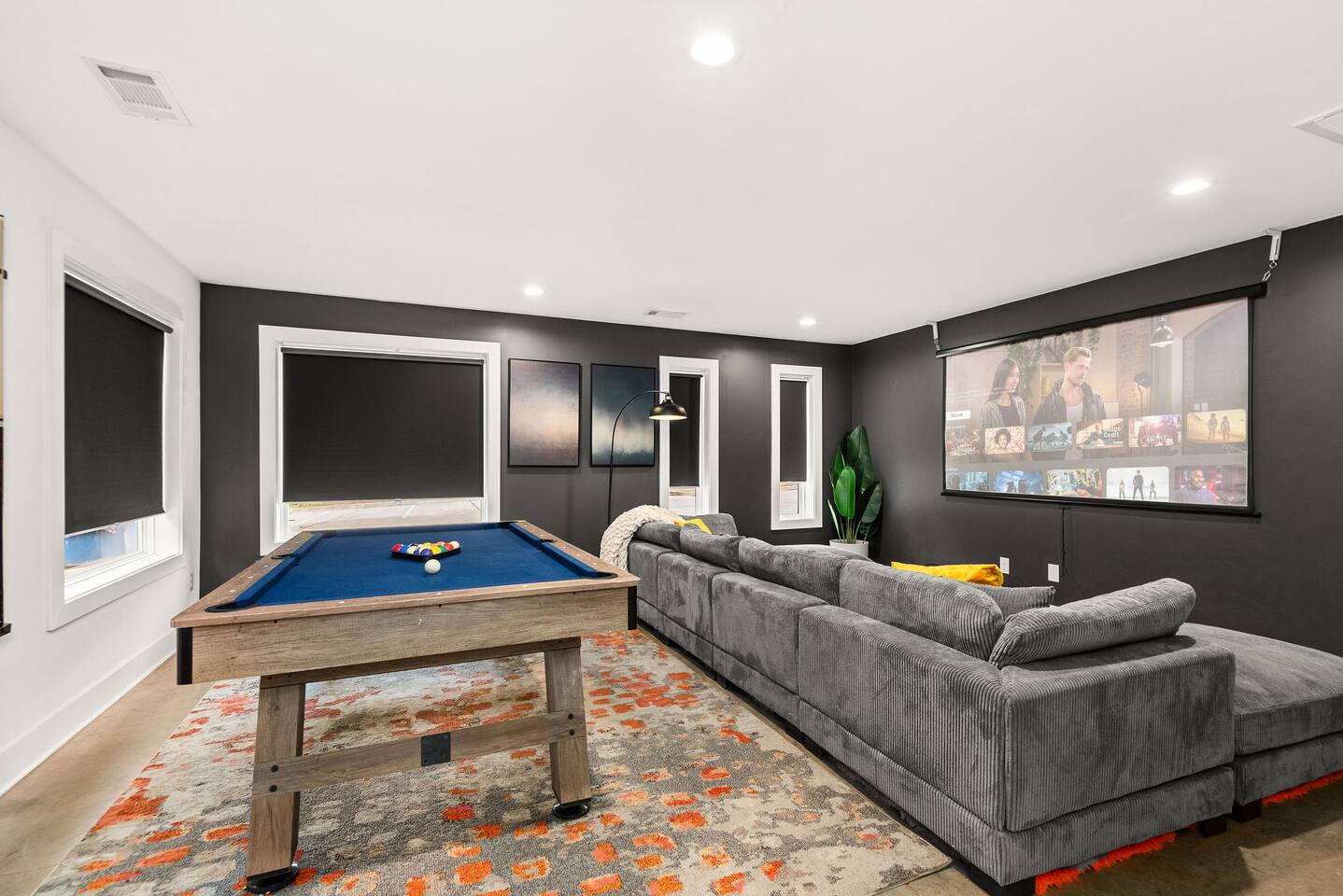 Hot tub, pool table, city view - NO BUNKS