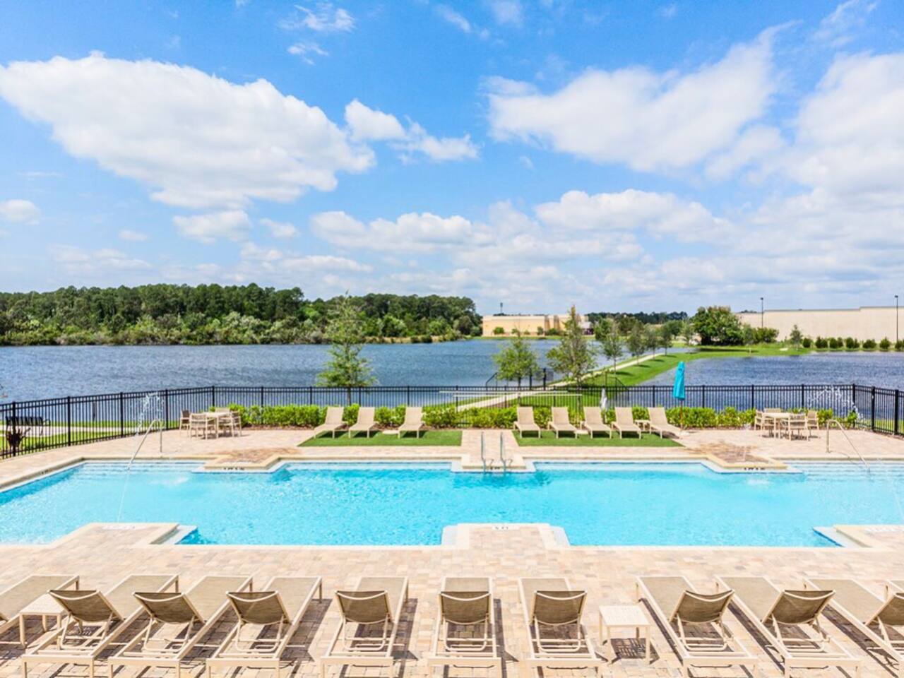 3BR Family Suite with Games & Pool - Apartment