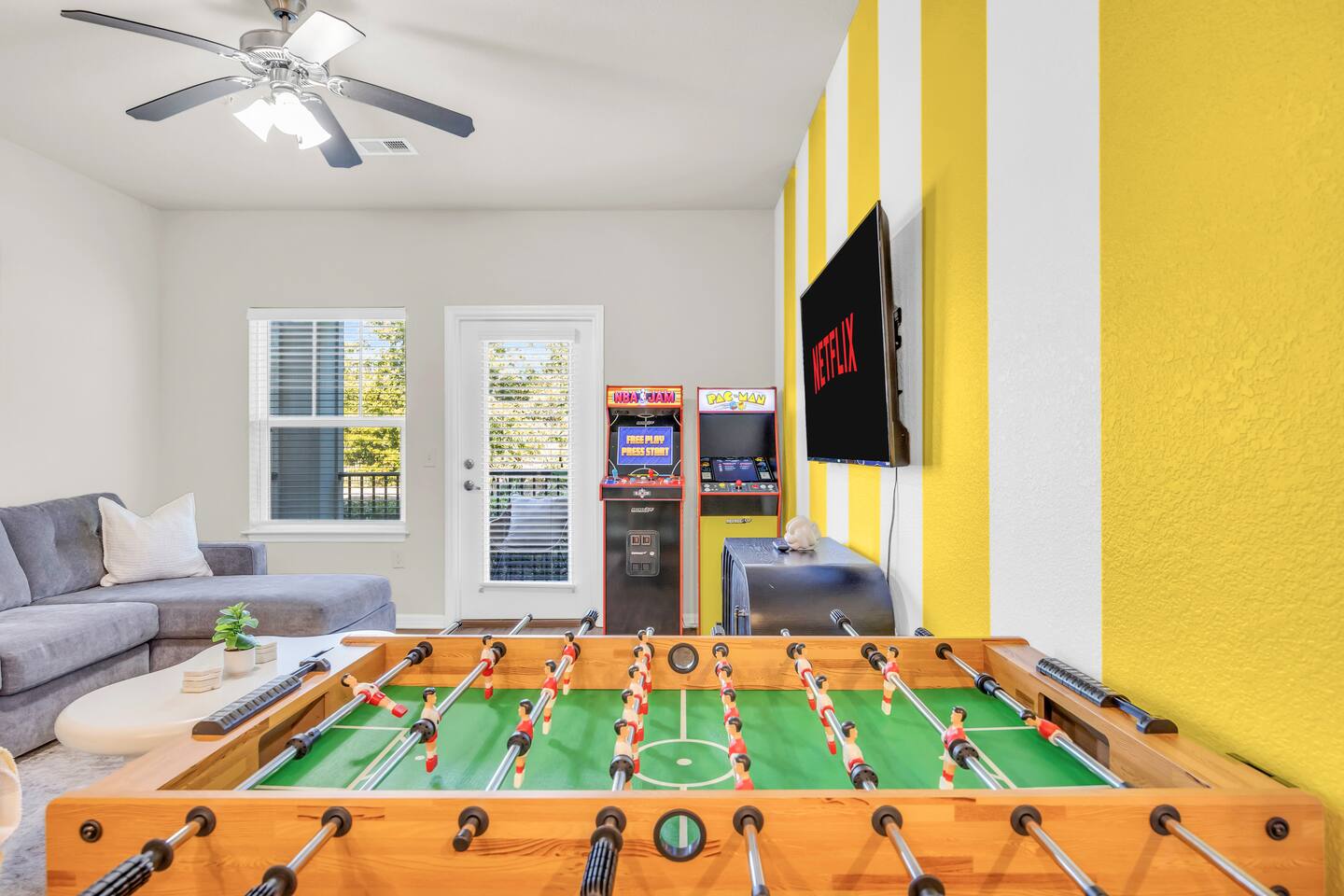 3BR Family Suite with Games & Pool - Apartment