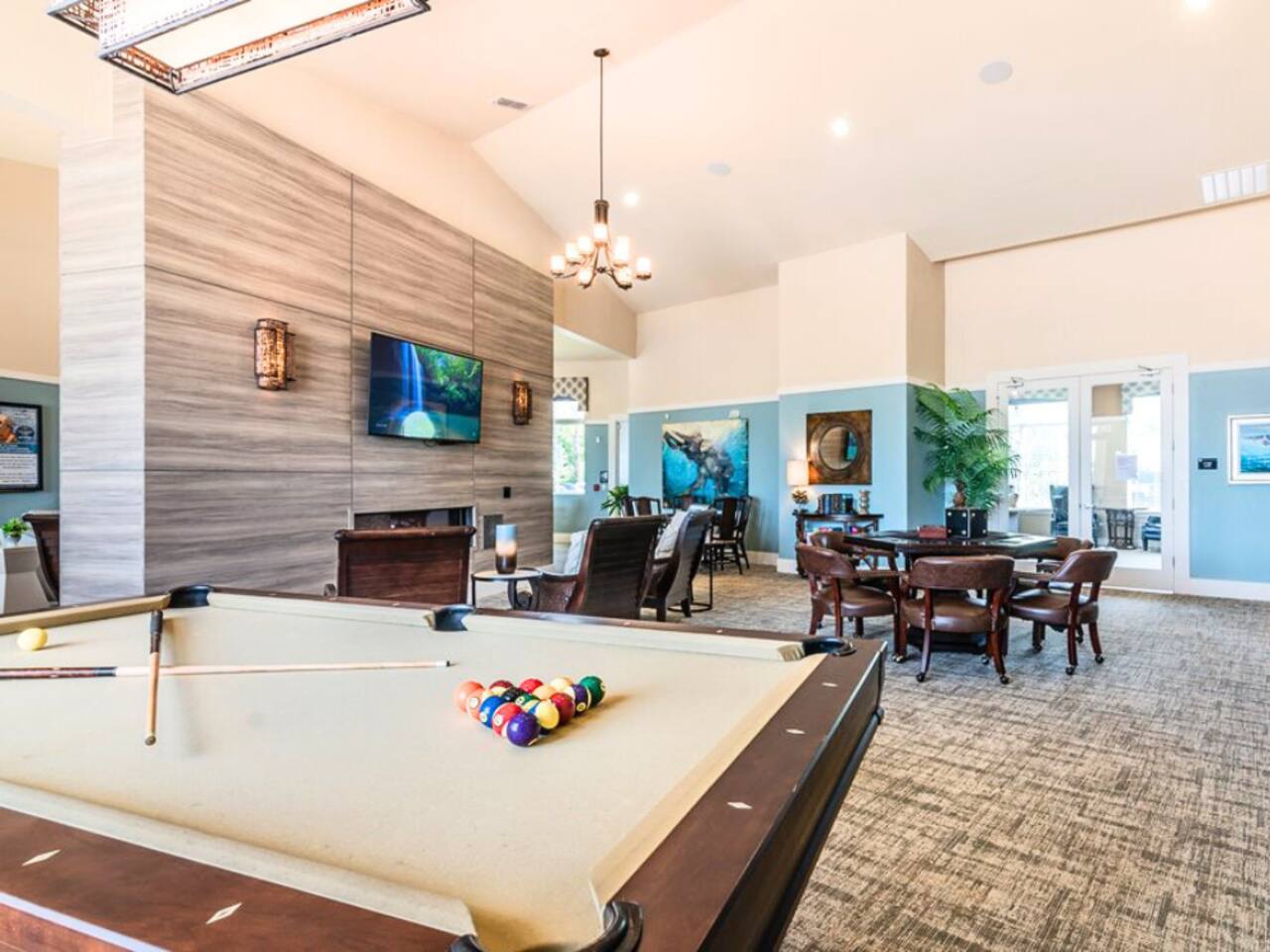 3BR Family Suite with Games & Pool - Apartment