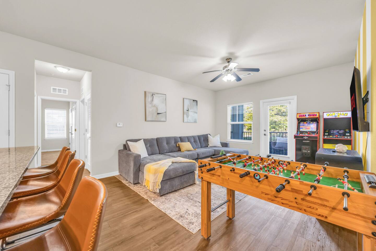 3BR Family Suite with Games & Pool - Apartment