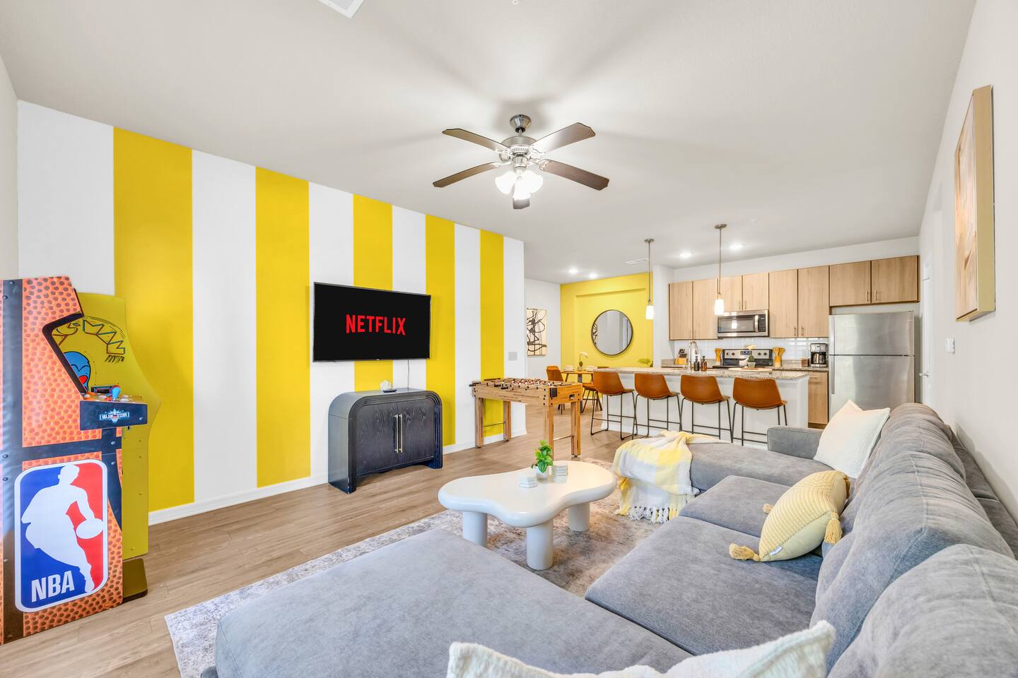 3BR Family Suite with Games & Pool - Apartment