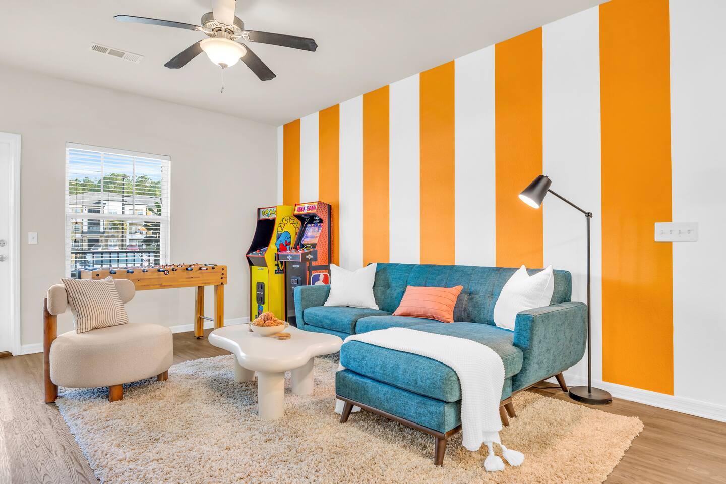 2BR Family Suite with Games & Pool - Apartment