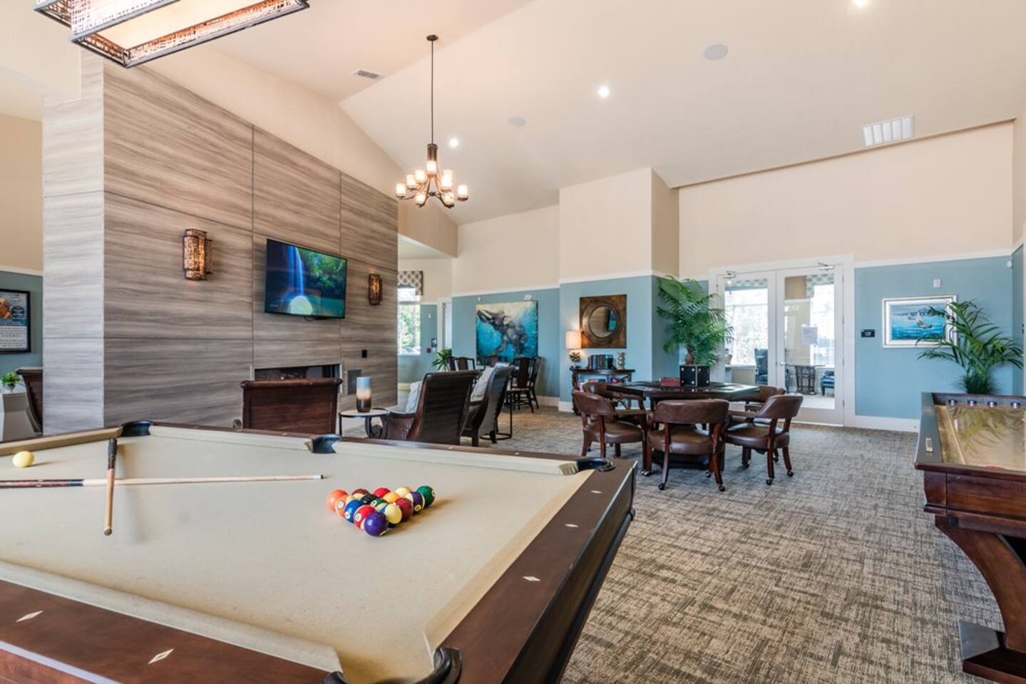 2BR Family Suite with Games & Pool - Apartment