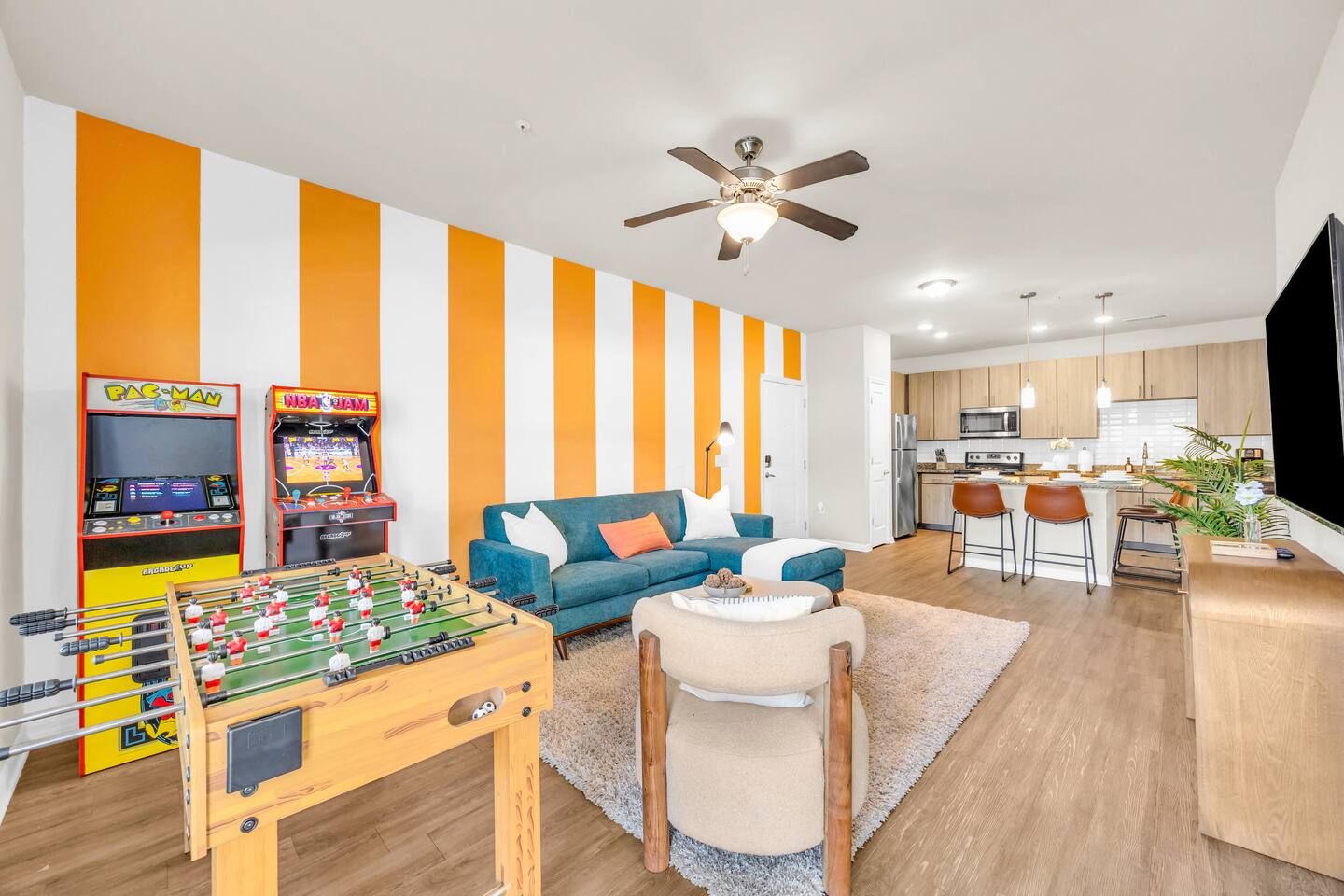 2BR Family Suite with Games & Pool - Apartment