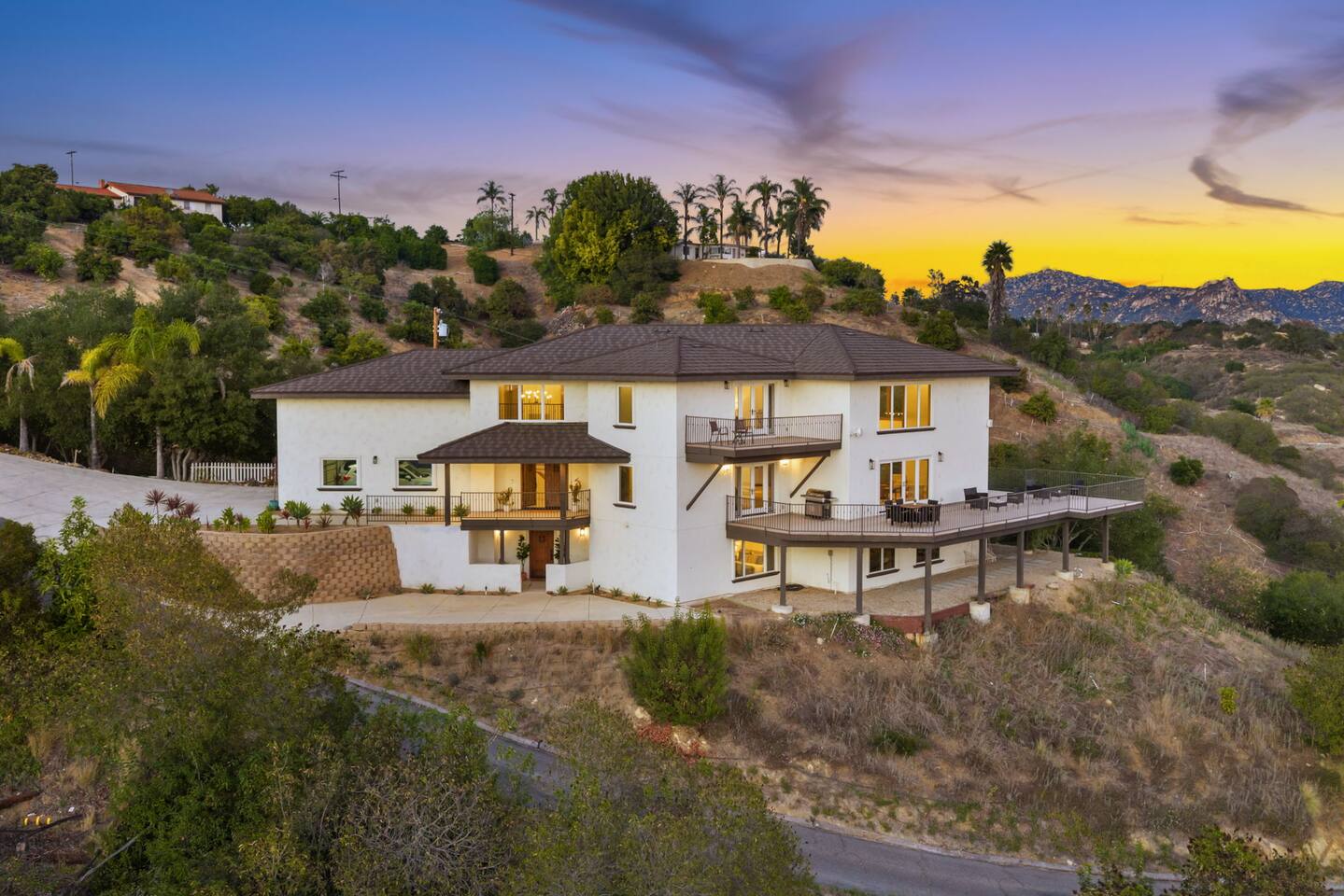 Sleeps 24 •Epic Views •HotTub •Theater •Games Room