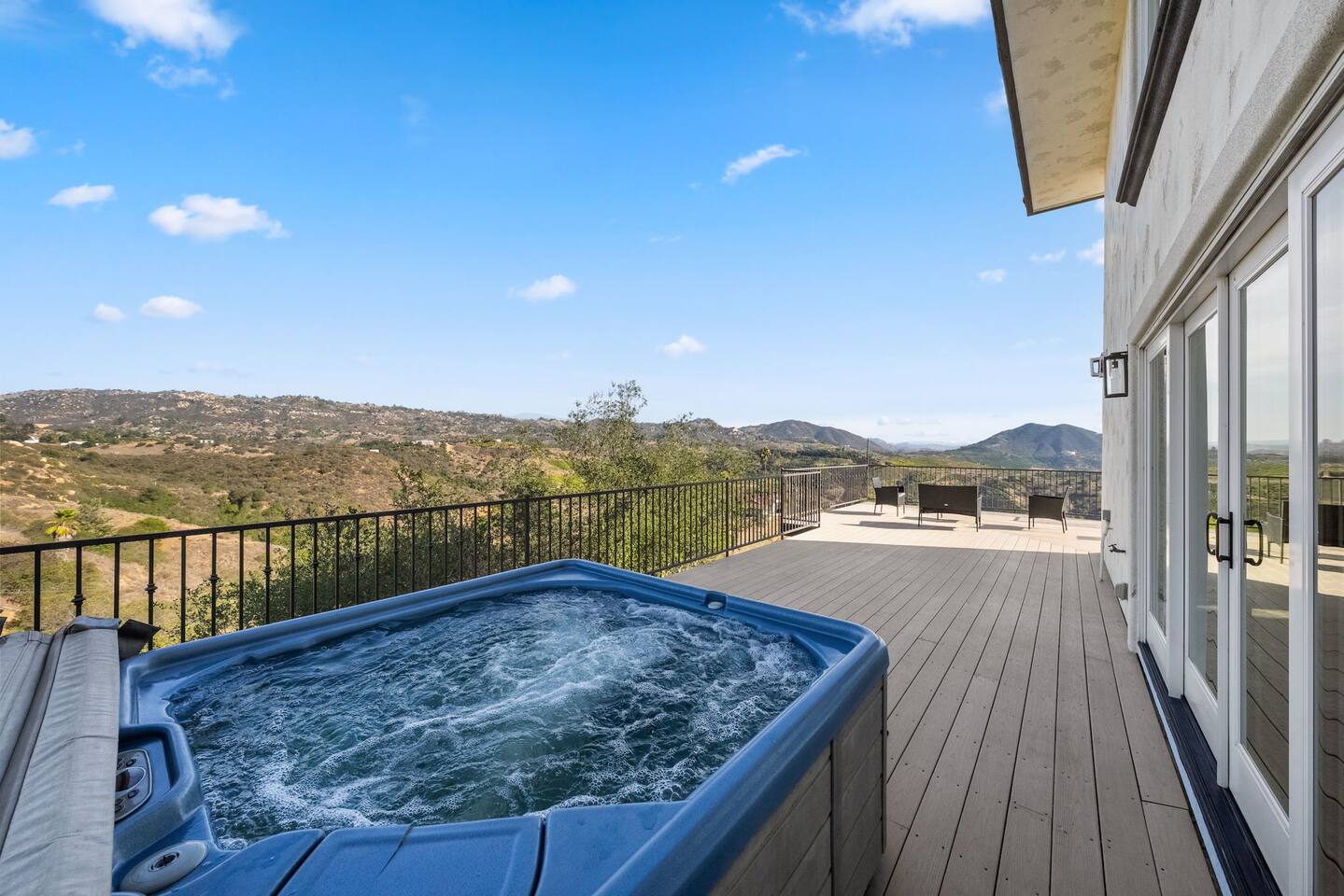 Sleeps 24 •Epic Views •HotTub •Theater •Games Room