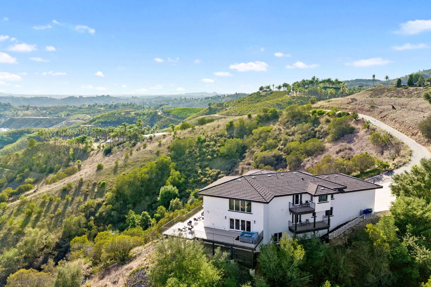 Sleeps 24 •Epic Views •HotTub •Theater •Games Room