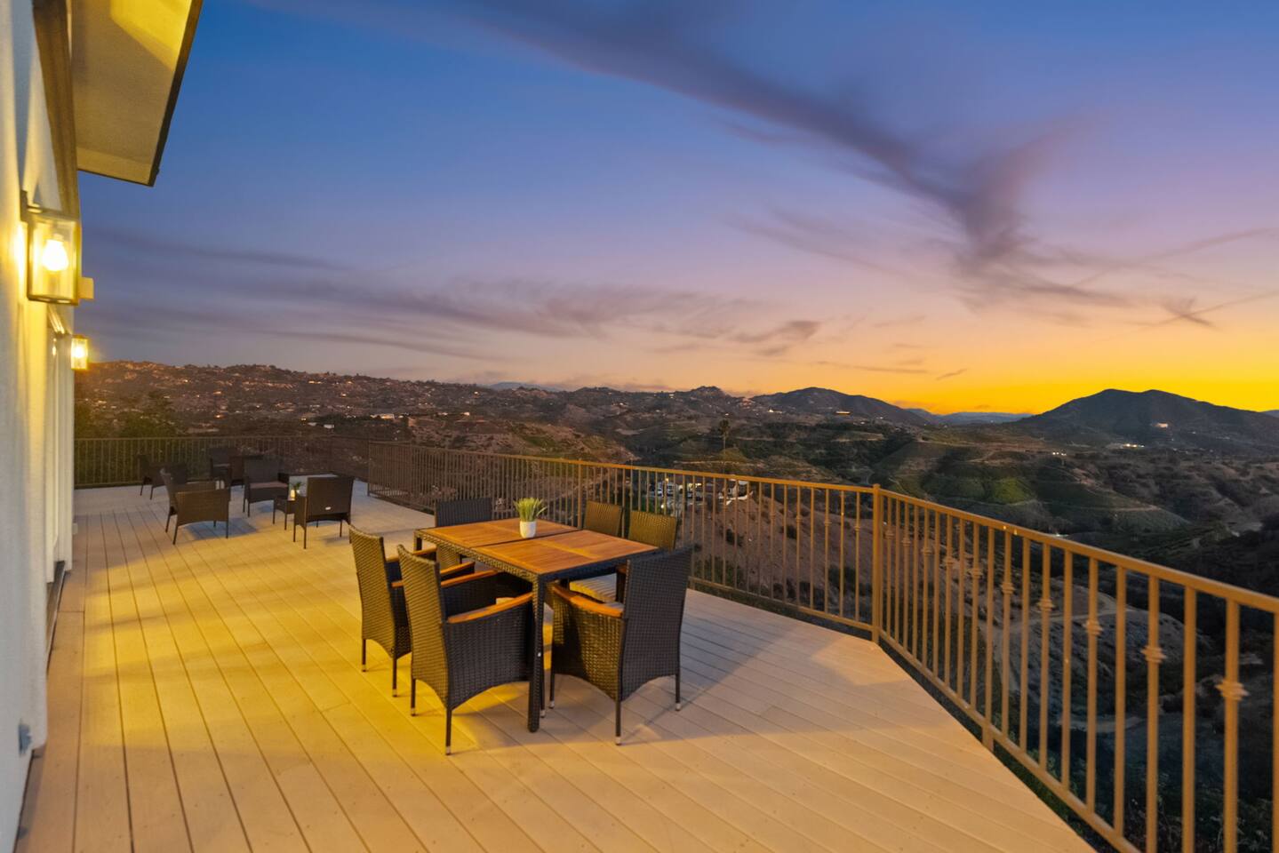 Sleeps 24 •Epic Views •HotTub •Theater •Games Room