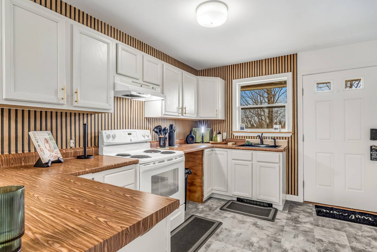 Cozy Winterport Condo W/2nd Story Views