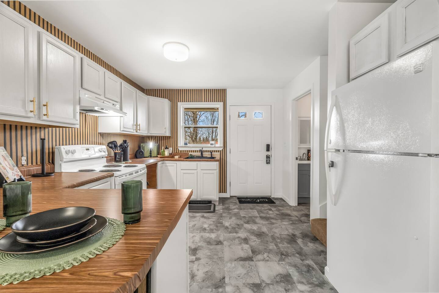 Cozy Winterport Condo W/2nd Story Views