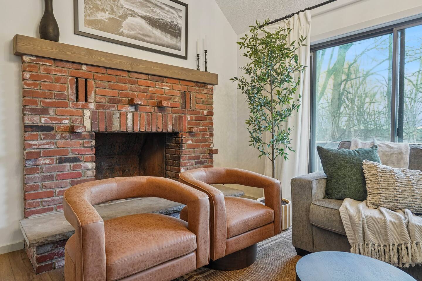 Hopskip Home | Karaoke | Firepits | Near Skiing