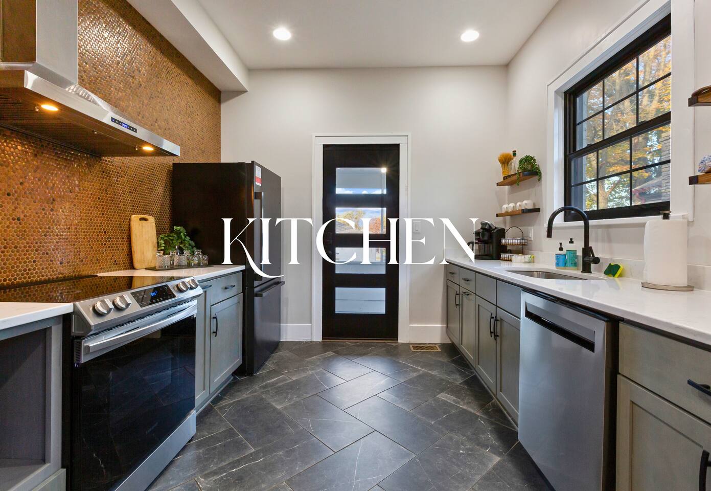 1909 Central Bourbon Trail Gem | 2 Kings | Hot Tub