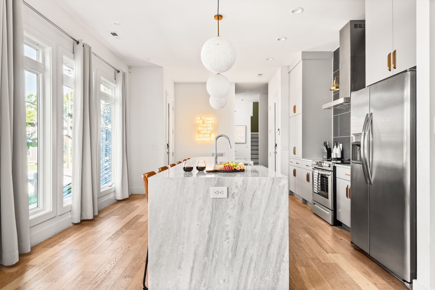 6 min to DT! 3-Level Lux Home! Rooftop! Firepit!