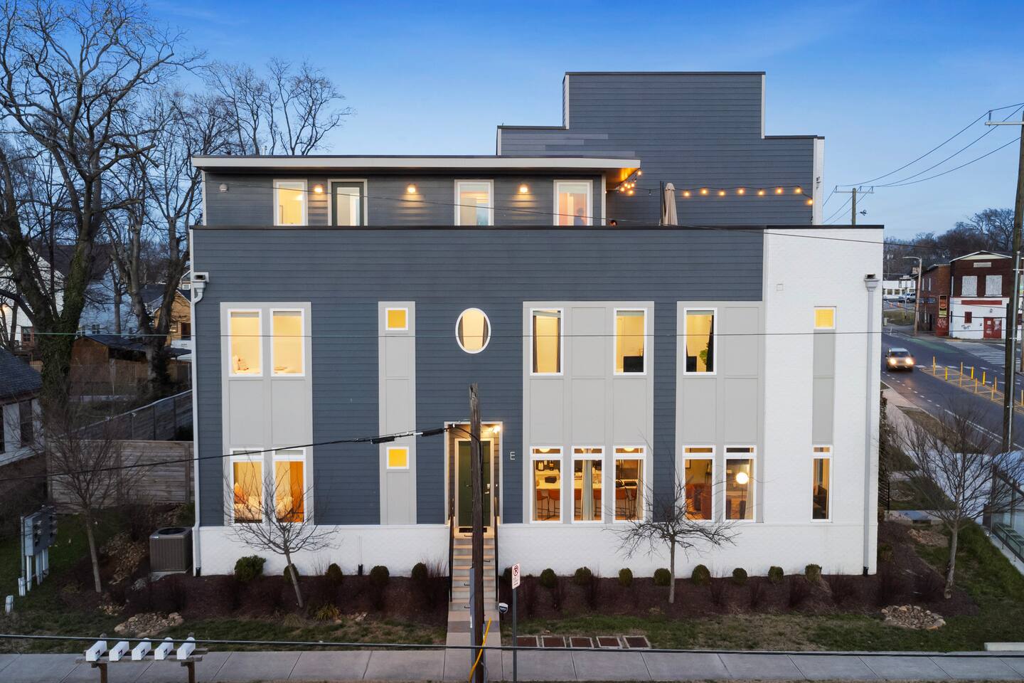 6 min to DT! 3-Level Lux Home! Rooftop! Firepit!