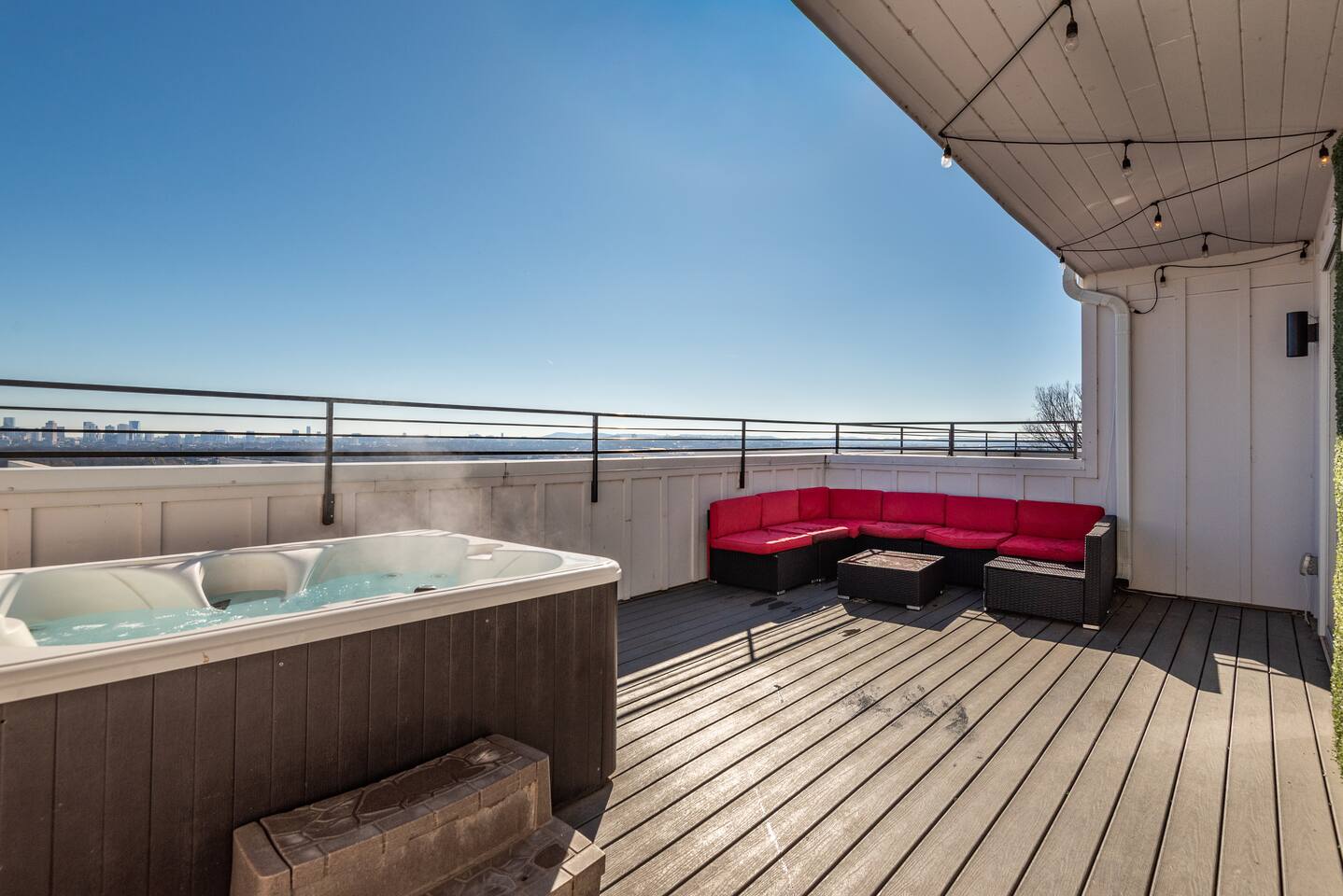Rooftop Hot Tub + Views + 12 Beds + Game Room