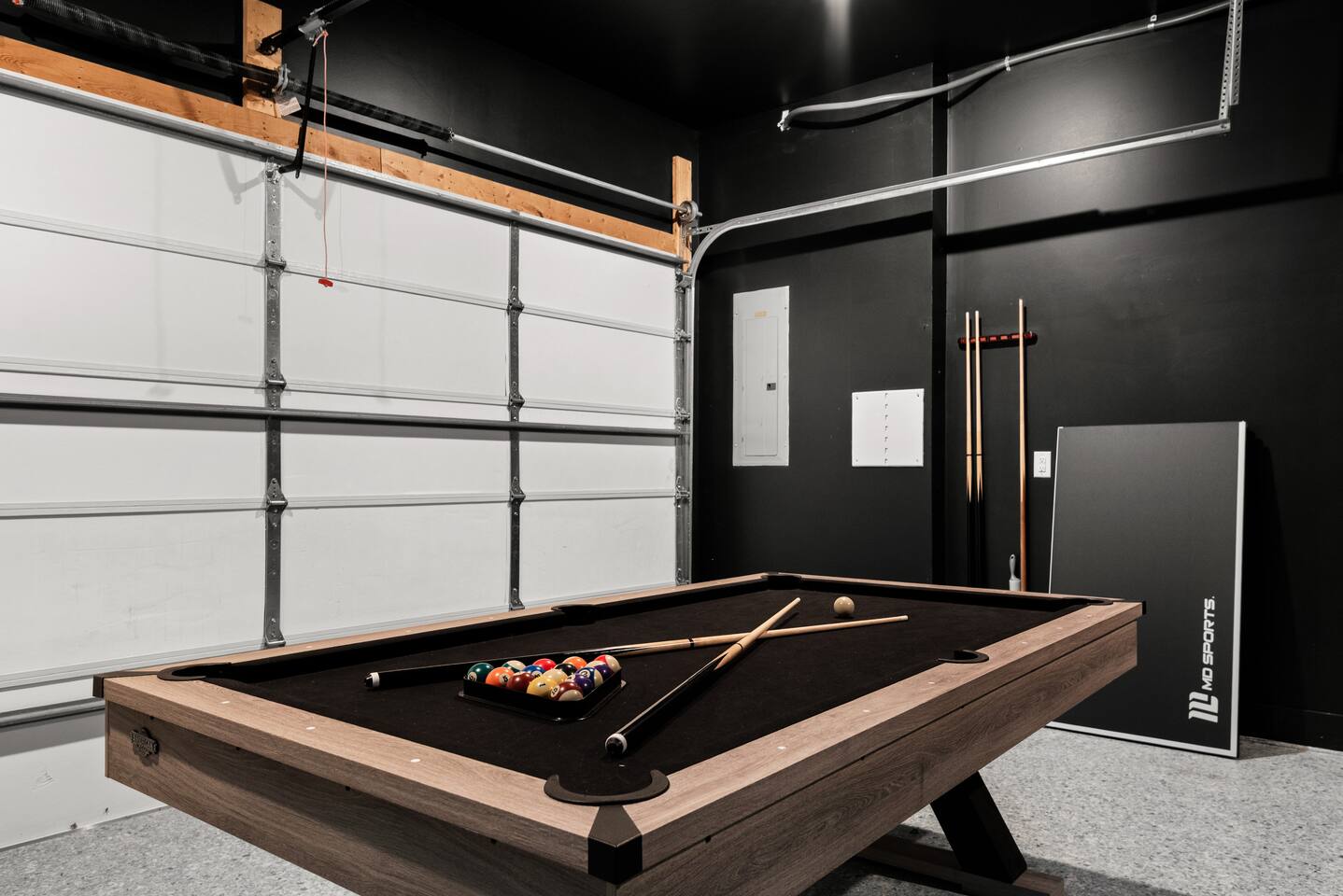 Rooftop Hot Tub + Views + 12 Beds + Game Room