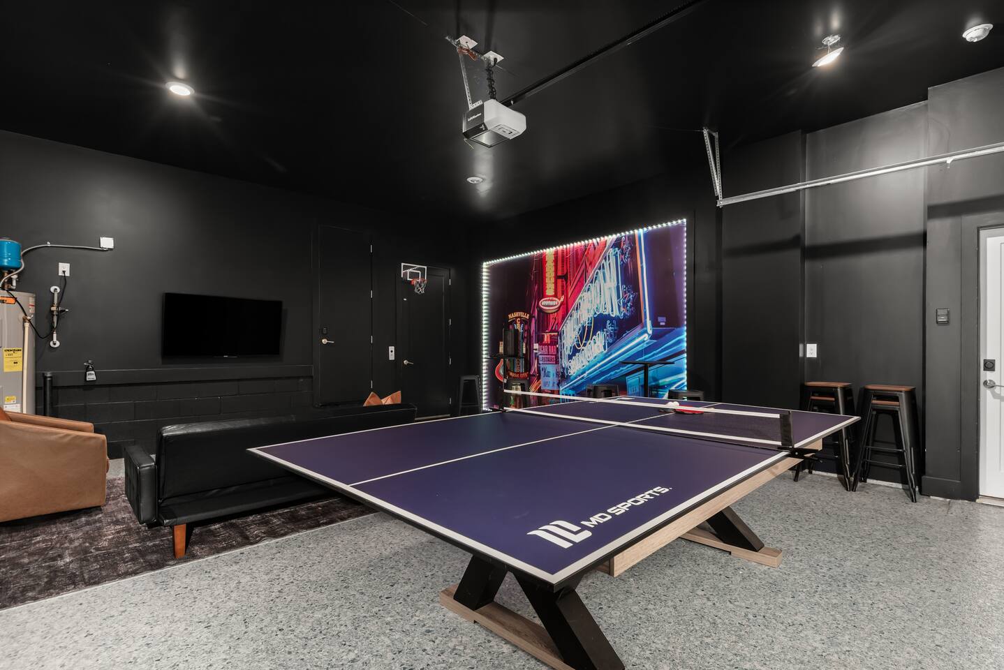 Rooftop Hot Tub + Views + 12 Beds + Game Room