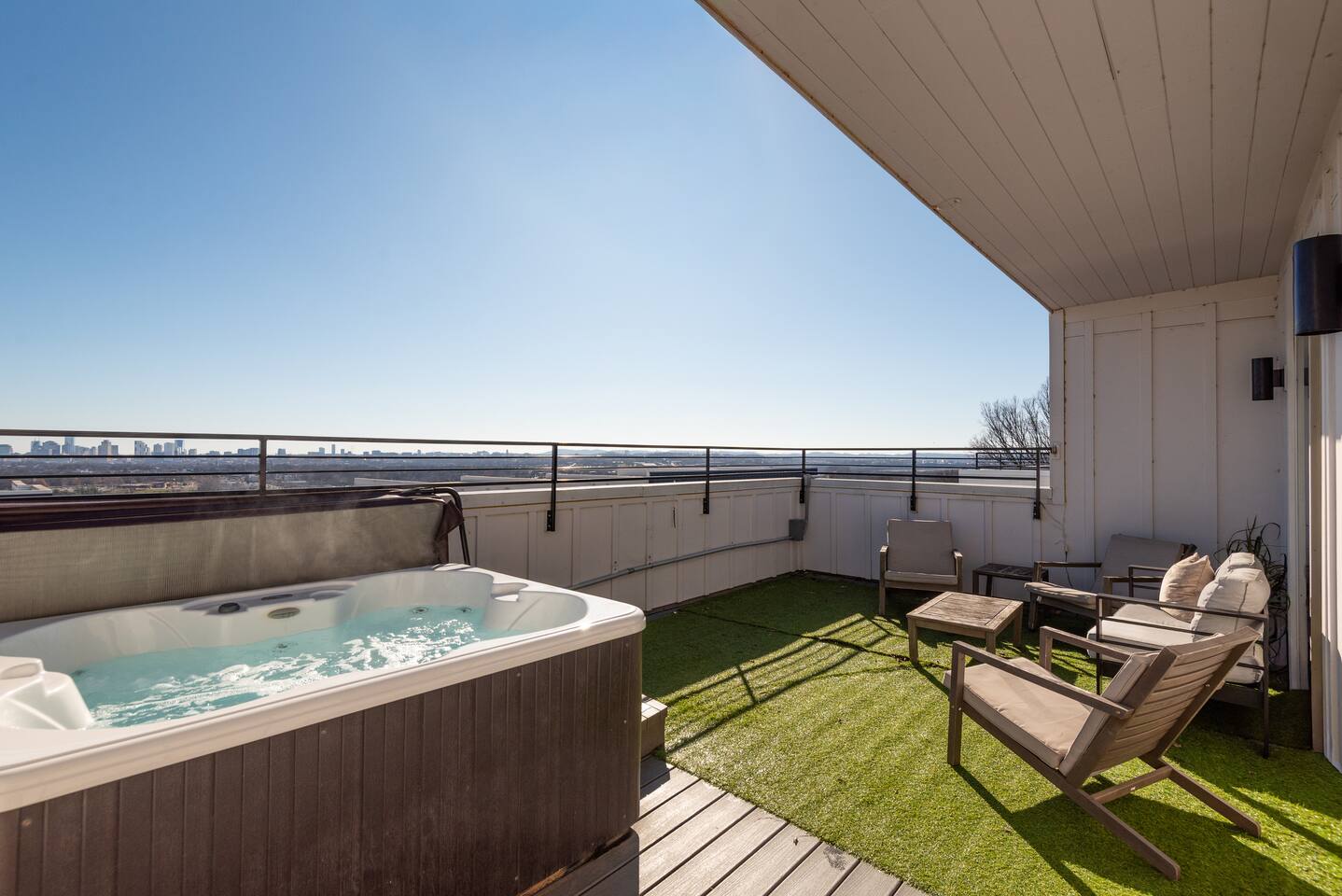 Rooftop Hot Tub + Views + 15 Beds + Game Room