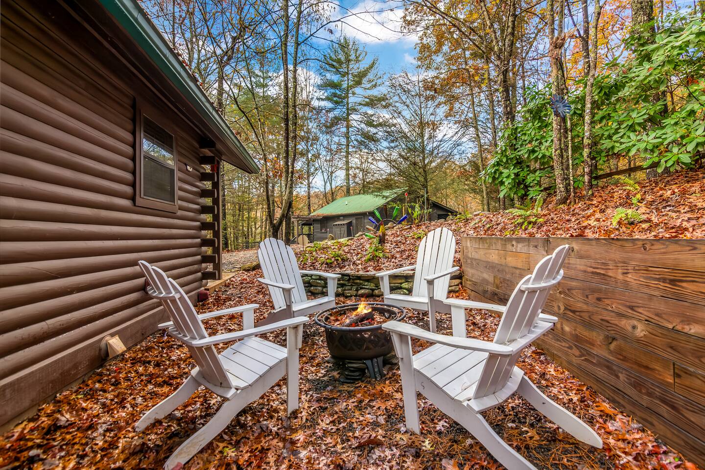 Cozy Cabin • Fire Pit • Pets • Near Downtown