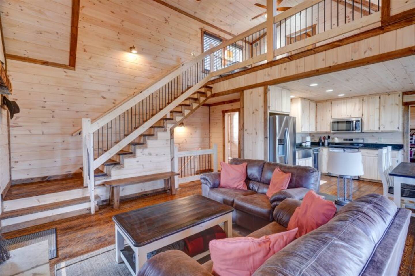 Modern Rustic Cabin • Hot Tub • Near Blue Ridge