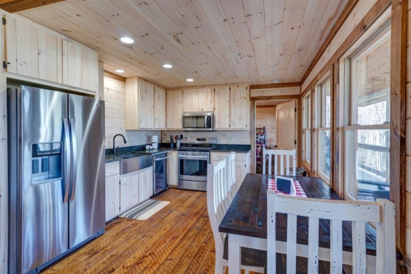 Modern Rustic Cabin • Hot Tub • Near Blue Ridge