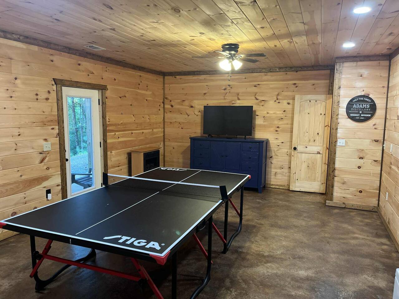 Modern Rustic Cabin • Hot Tub • Near Blue Ridge
