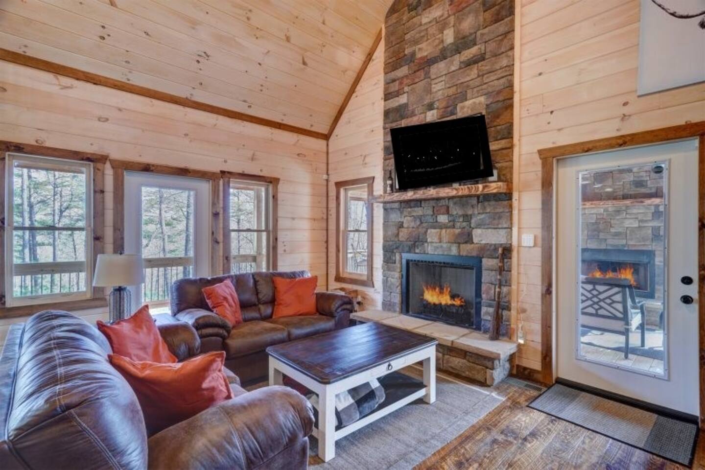Modern Rustic Cabin • Hot Tub • Near Blue Ridge