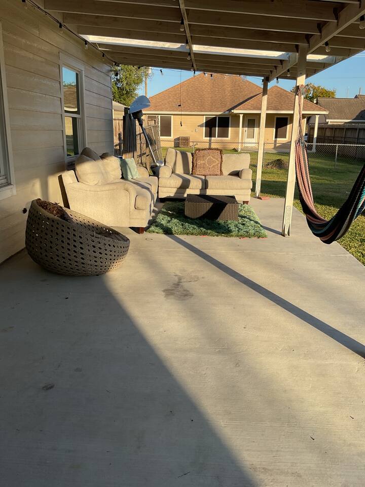 2BR La Marque Getaway - Family Friendly!