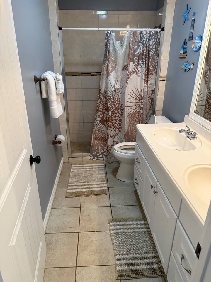 2BR La Marque Getaway - Family Friendly!
