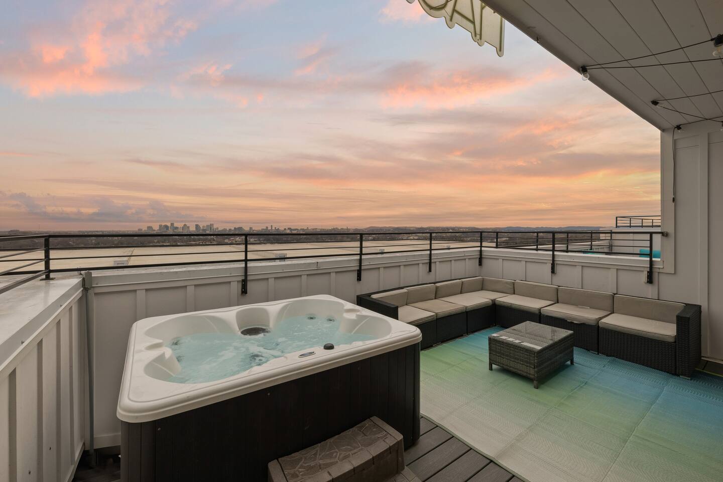 Peaceful 4-story retreat • Rooftop hot tub + Views — Nashville — vacation rental
