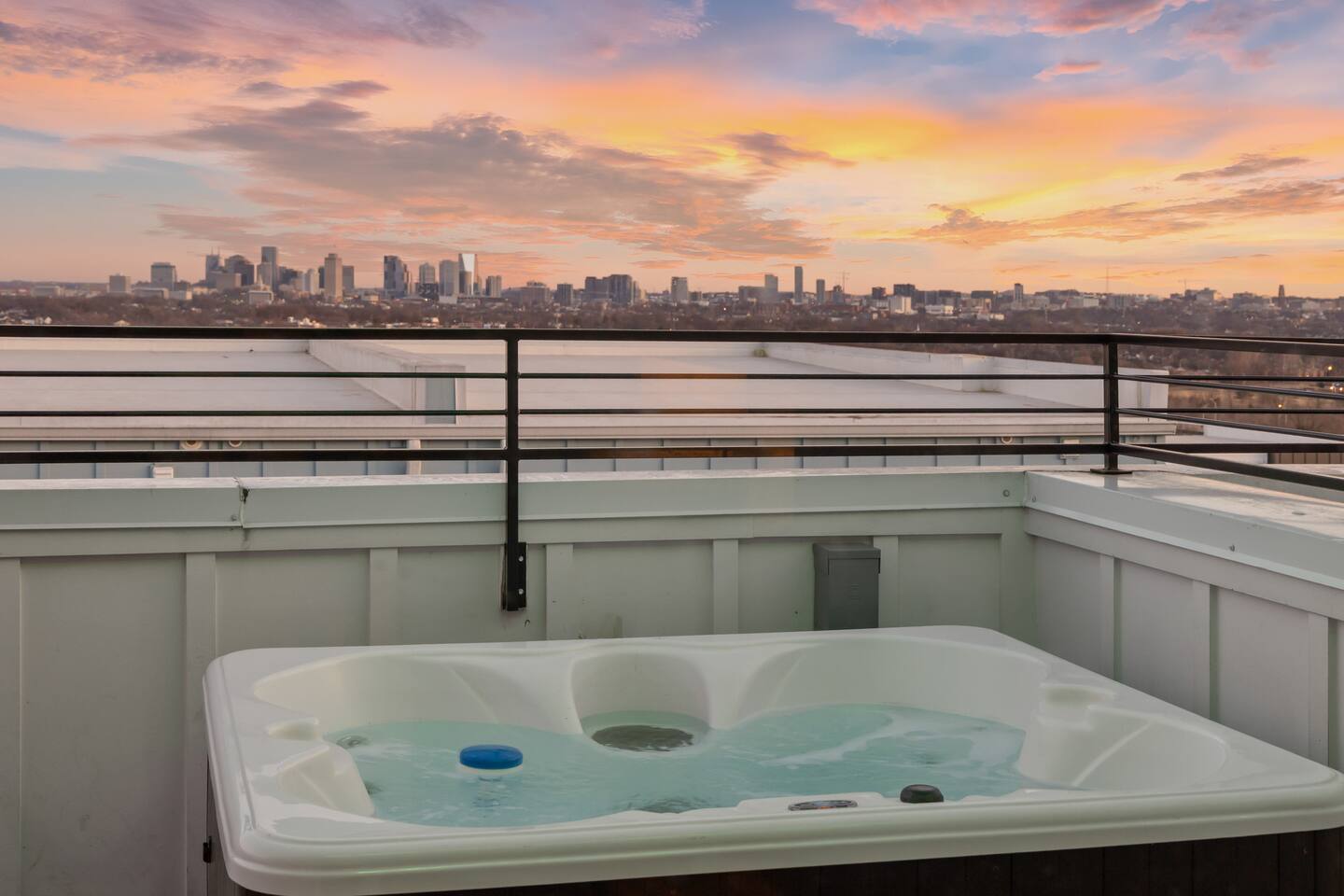 Rooftop Hot Tub + Views + 10 Beds + Game Room — Nashville — vacation rental