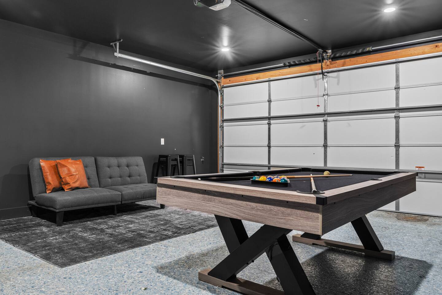 Rooftop Hot Tub + Views + 10 Beds + Game Room