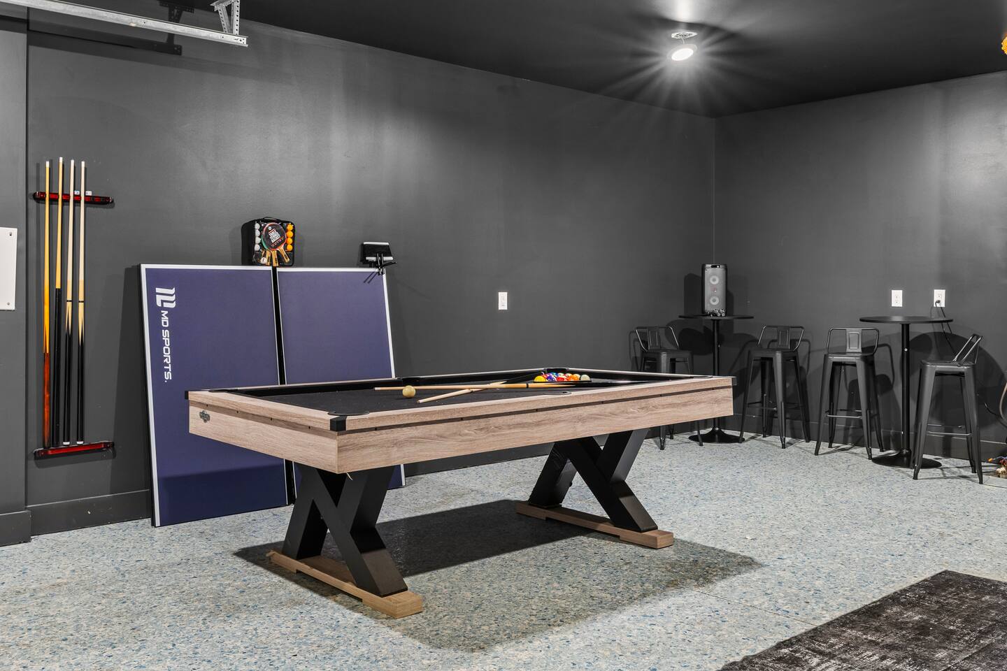Rooftop Hot Tub + Views + 10 Beds + Game Room