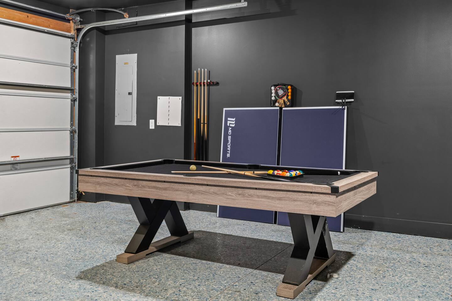 Rooftop Hot Tub + Views + 10 Beds + Game Room