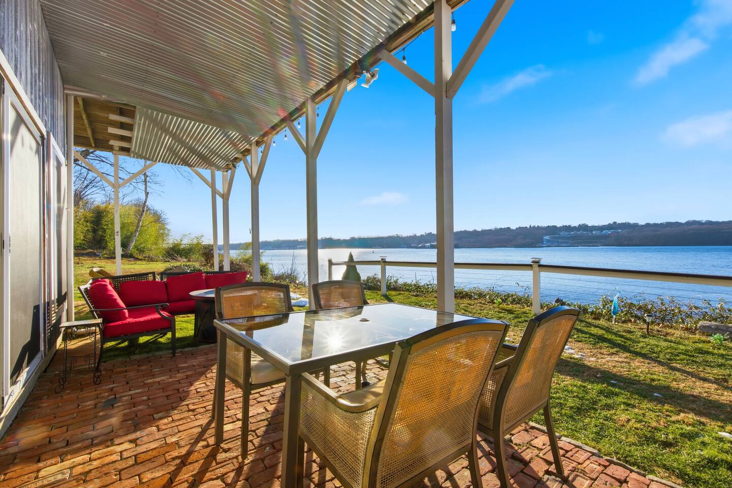 Comfortable Waterfront Walk Out!