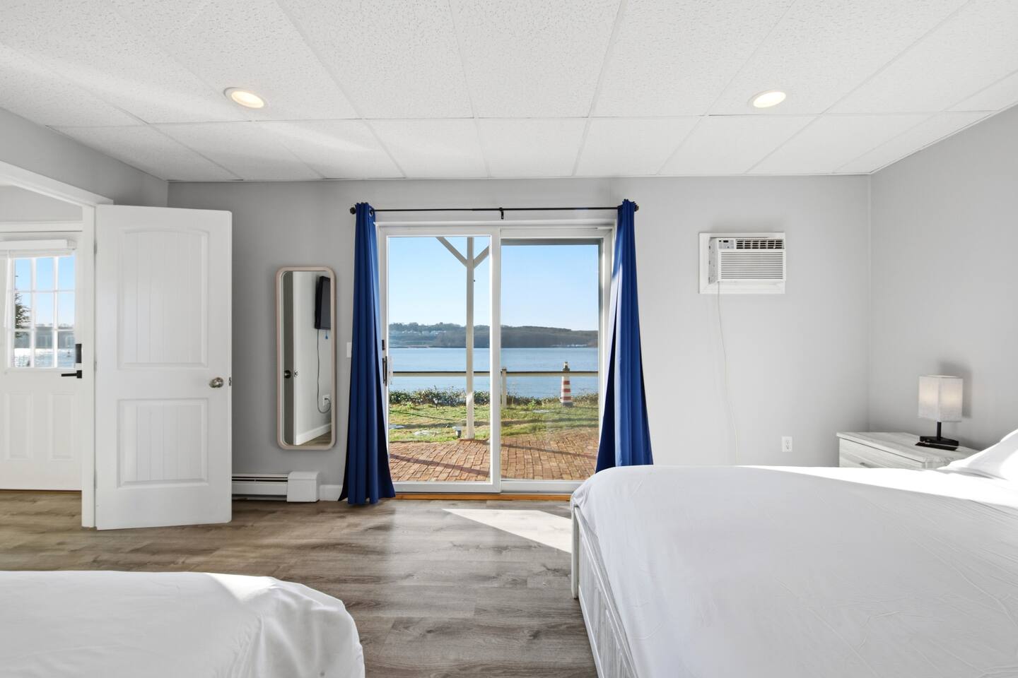 Comfortable Waterfront Walk Out!