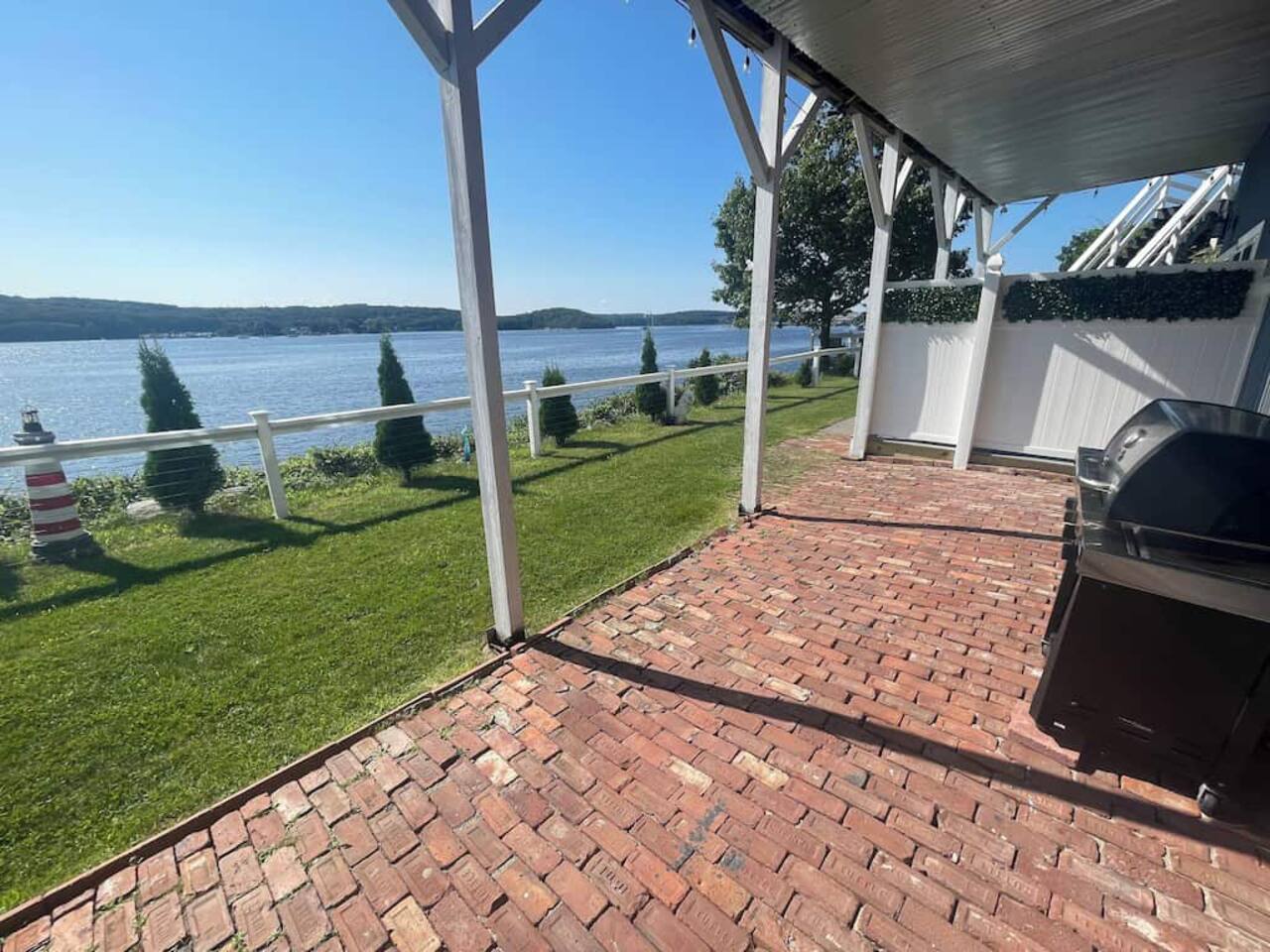 Comfortable Waterfront Walk Out!