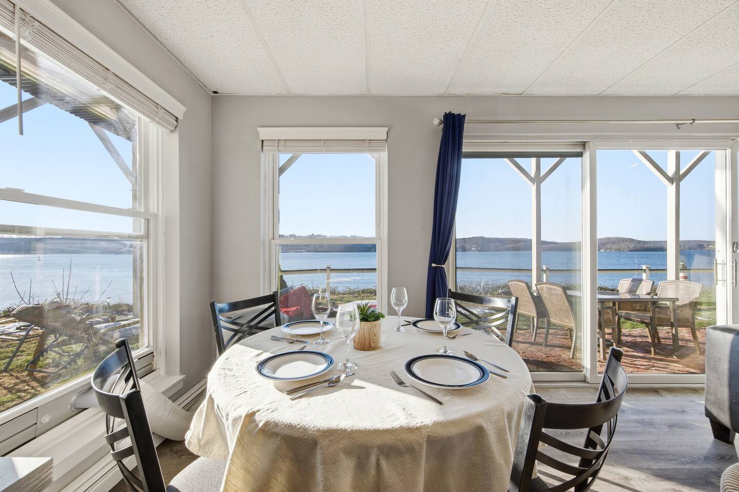 Comfortable Waterfront Walk Out!