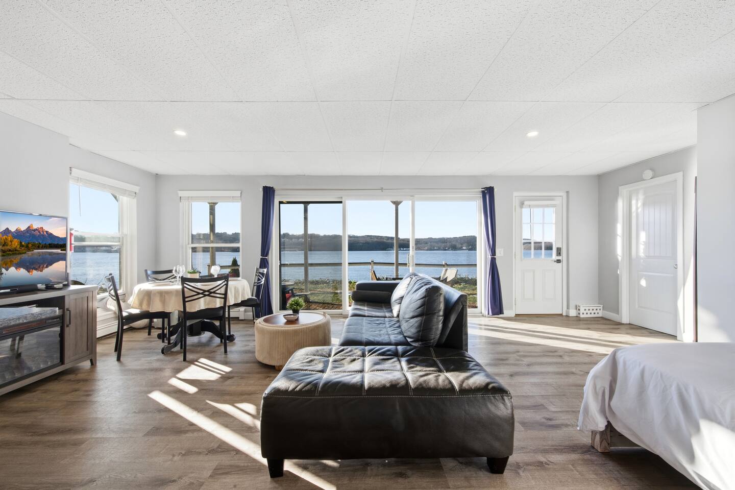 Comfortable Waterfront Walk Out!